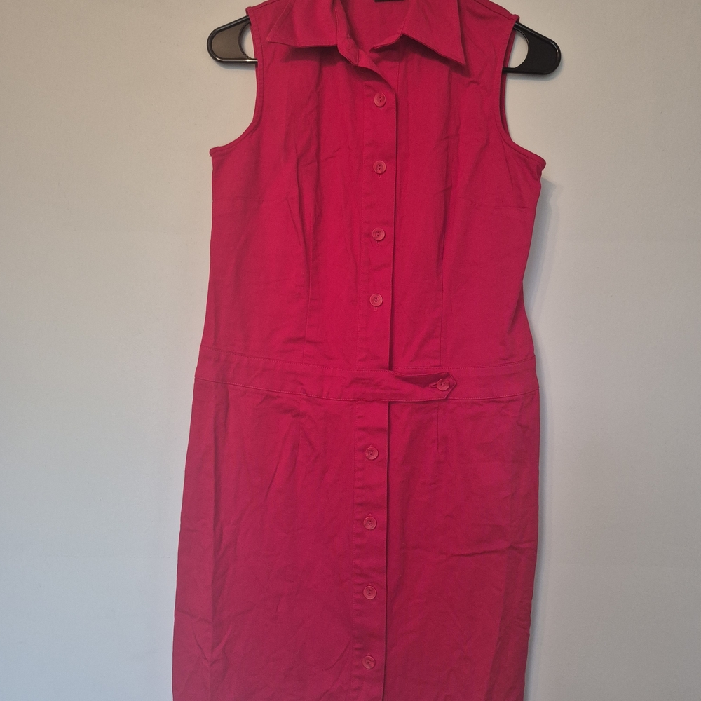 Elegant Sleeveless Midi Dress in Vibrant Red